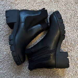 Universal Thread Black Ankle Booties